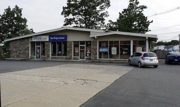 Smelly Republicash in Westbrook, avoid at all costs