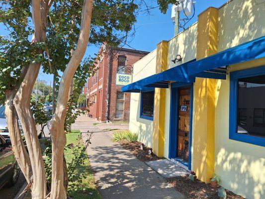 COCOROCO Salon
Front view