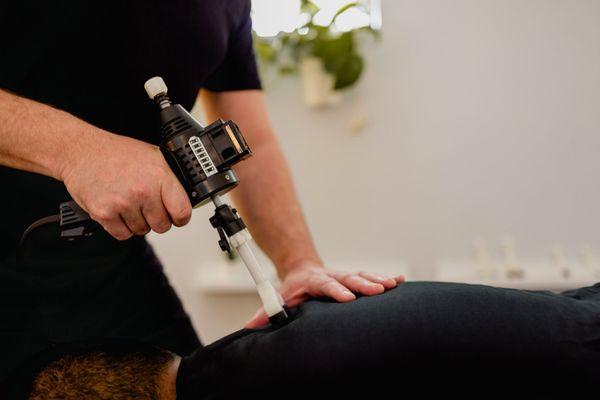 Arthrostim®! Mejora tu movilidad y bienestar sin ajustes manuales. Parkway Chiropractic and Rehab. 4930 Golden Gate Parkway, Naples