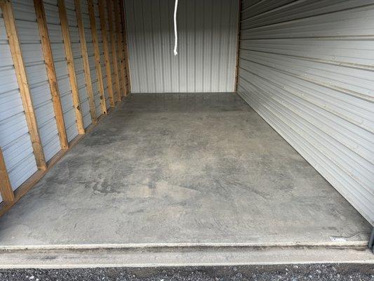 Clean and tall ceilings too