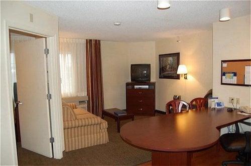 Candlewood Suites Kansas City-Overland Park
