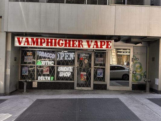 Entrance To the Best Smoke Shop In ATL