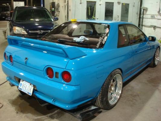 Wow! WHAT A GREAT JOB.
Modified front bumper and whole car paint on SKYLINE.