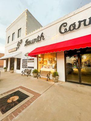 We're inside the 4th Corner Mall