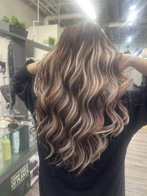 The Studio Hue Salon: Aveda