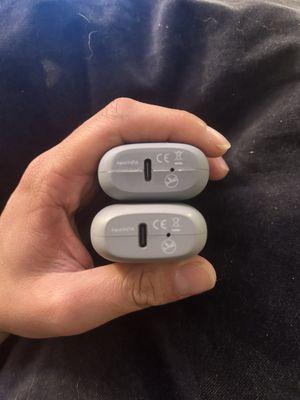 Top vape is the defective vape. Notice the busted seam running along the horizontal axis.