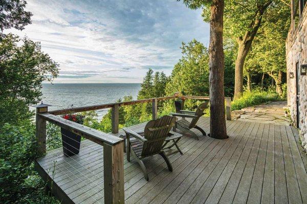 Phoenix's top deck experts for custom, long-lasting designs. Call now for your free estimate and transform your outdoor living space.