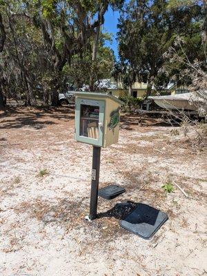 Island Oaks Free Library
