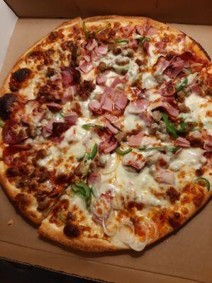 GranVitor's Special Pizza: meat and some veggies