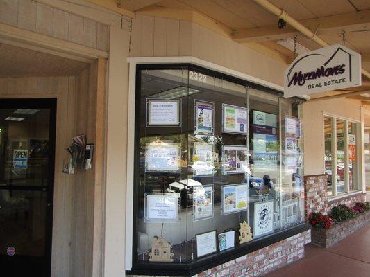 MikkiMoves Real Estate