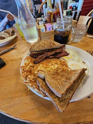 Eggs, bacon, hashbrowns, & toast