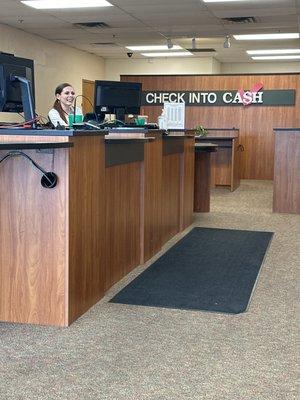 Jen, Cedar Rapids Check Into Cash! Excellent service!
