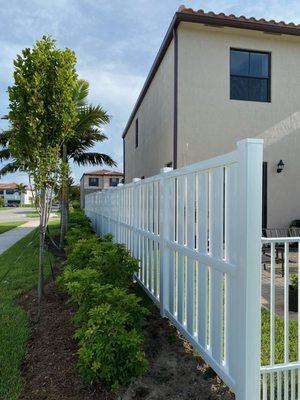 HURRICANE WIND FRIENDLY PRODUCTS. TALK TO THE SOUTH FLORIDA EXPERTS IN VINYL FENCING