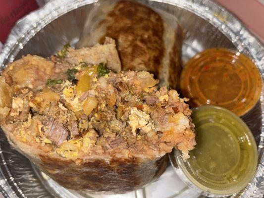 carne asada breakfast burrito 5/10 looks better than it tastes
