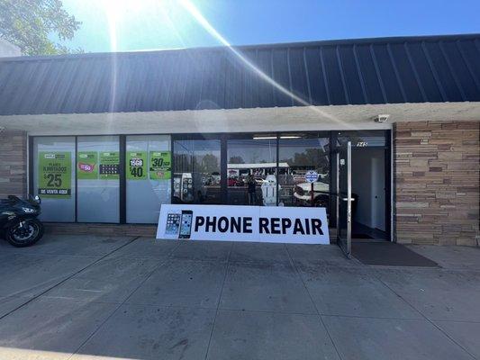 Simple mobile also offers phone repair!