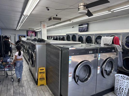 North Oaks Coin Laundry