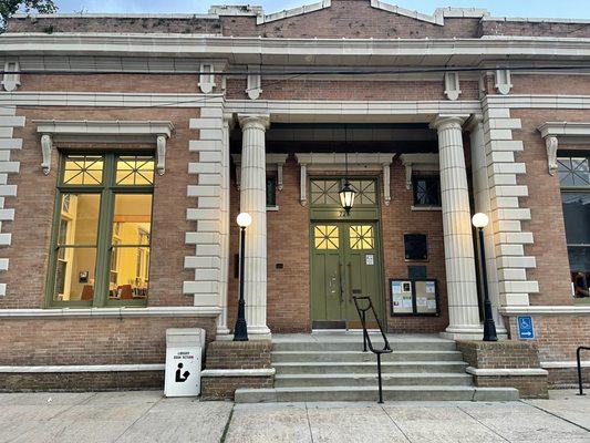 Cita Dennis Hubbell Library