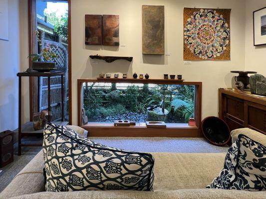 Bottom window of a nice mini garden