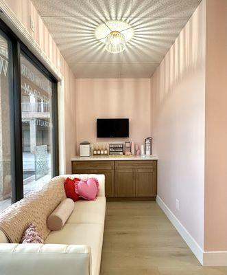 Lobby / Waiting Area / Coffee Bar / TV-Streaming