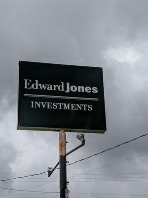 Edward Jones - Financial Advisor: Ford Bradshaw