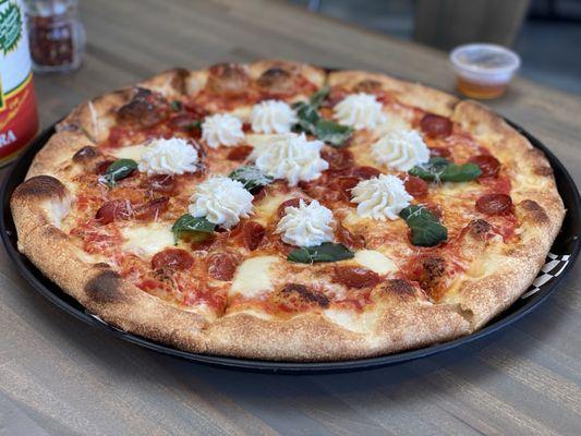 Large Honey Sting pizza