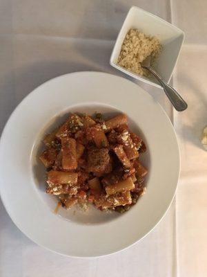 Rigatoni with meatballs, cheese on the side