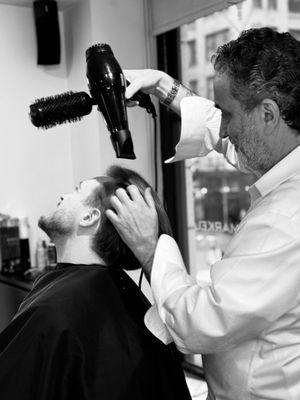 Best hair salon in New York rogermarkelsalon.com near Penn station and Madison square gardens