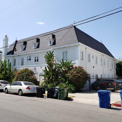 Roof work on a HPOZ home.