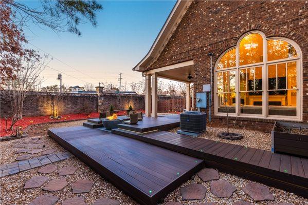Master on Main Townhouse, End unit provides lots windows brings natural lights, additional 3 bedrooms 2 full baths in upper level