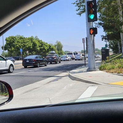 Super long line to get in, must arrive earlier!