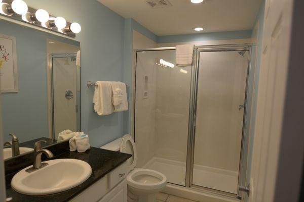 (903W) Full bath in hallway across from bunks!