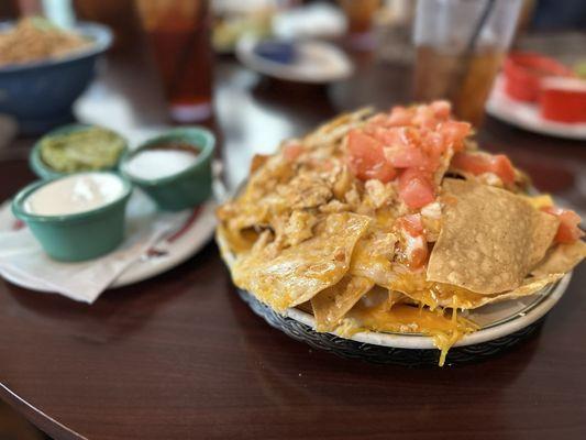 Nachos with garlic chicken