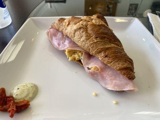 Ham and Gouda croissant