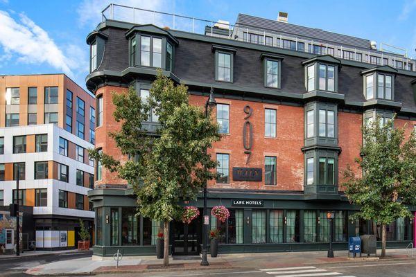 Lark Hotels 907 Main