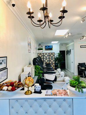 Nice and clean studio with full services for your beauty ( Nails, hairs, eyelash and permanent make up ...)