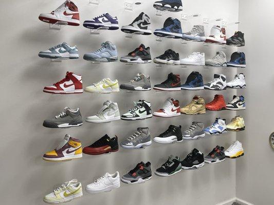 Women & men shoe wall