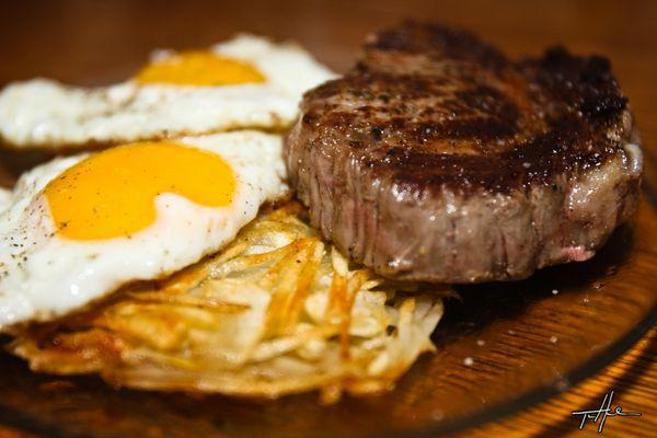 AWESOME STEAK AND EGGS.BEST ON ISLAND!