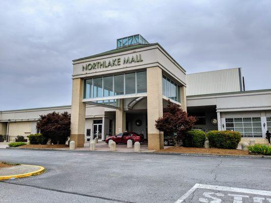 This JCPenney is located inside Northlake Mall.