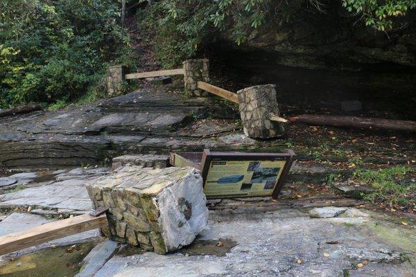 Linville Falls Visitor Center and Hiking Trails