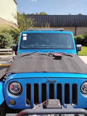 Professional auto glass and windshield replacement in Charleston