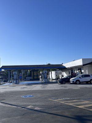 Chevron gas station - 1819 Cloverfield Blvd Santa Monica, CA 90404 United States