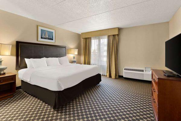 HRL Cleveland Suite 4