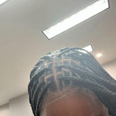 Pretty Lady Hair Braiding