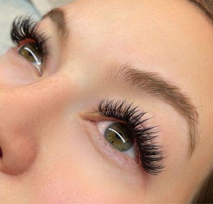 Spike volume lashes