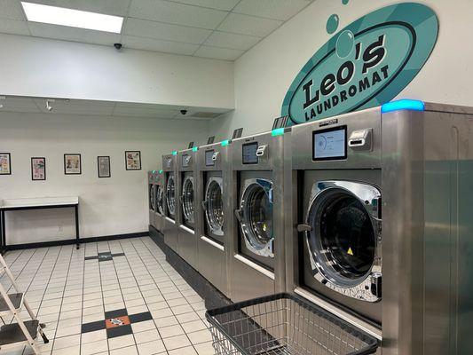 Leo's Laundromat