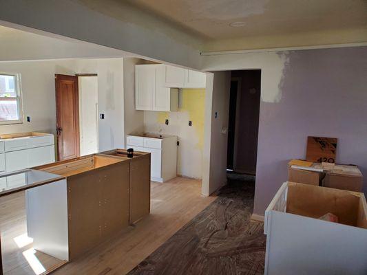 Leos Painting and Remodeling