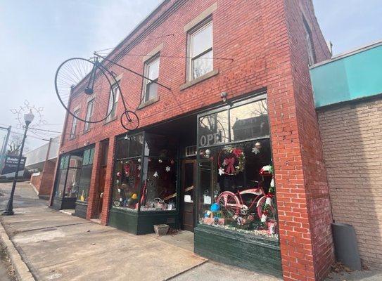 Hund's Bicycle & Outdoor Store