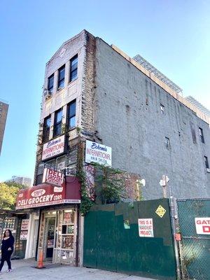 This area on Madison/111 Street is where the Young Lords Clubhouse is supposed to be. Only building left on the block! Taken 10/08/21