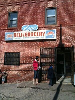 The entrance on N St SW at the corner of S Capitol Street