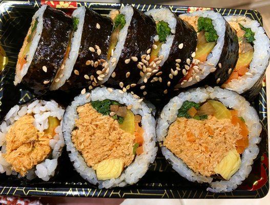 Spicy tuna roll. Everyone loved it. Highly recommended!